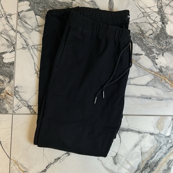 Express Elastic Waist Chino Jogger. Size medium. Color: Pitch Black - Picture 7 of 7